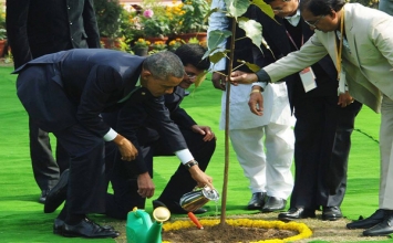 Tổng thống HK Obama trồng cây Bồ-đề tại Ấn Độ